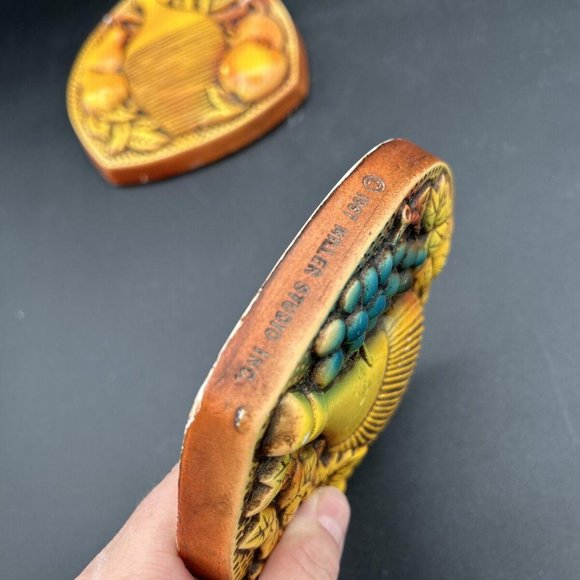 Chalkware Fruit and Vase Wall Hangers 1967 Miller Studios, Pair (2) - Picture 5 of 9